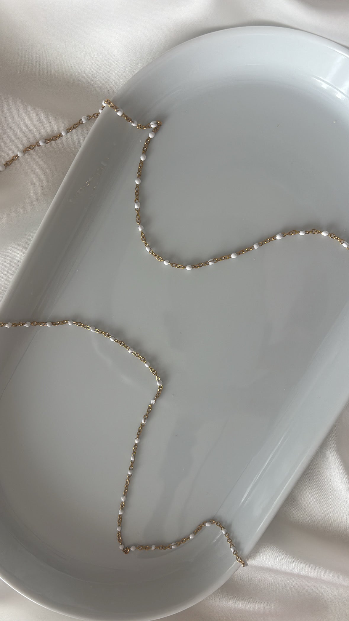 Chaîne à perles blanches